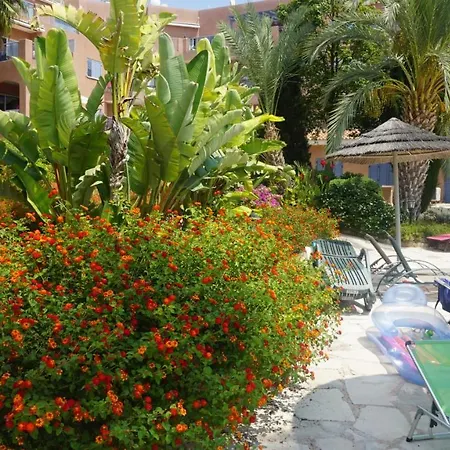 公寓 Limnaria Gardens Paphos, Near