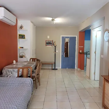 Appartement Limnaria Gardens Paphos, Near