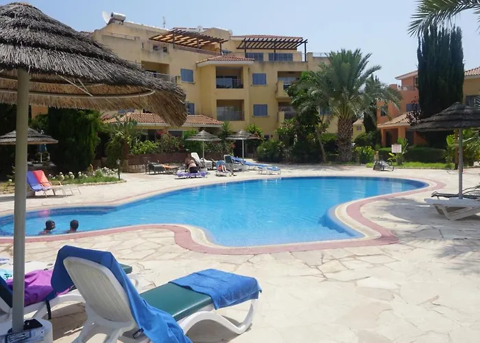 Limnaria Gardens Paphos, Near شقة بافوس