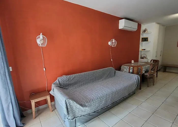 Limnaria Gardens Paphos, Near شقة بافوس